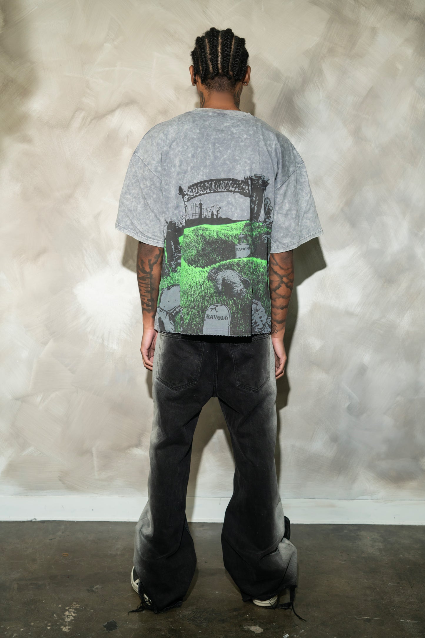 RaVoLo "Medusa's νεκροταφείο" T-Shirt